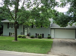 1912 Howard Dr, North Mankato, MN 56003
