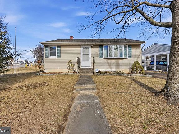 3rd image of 812 Cedar Branch Dr