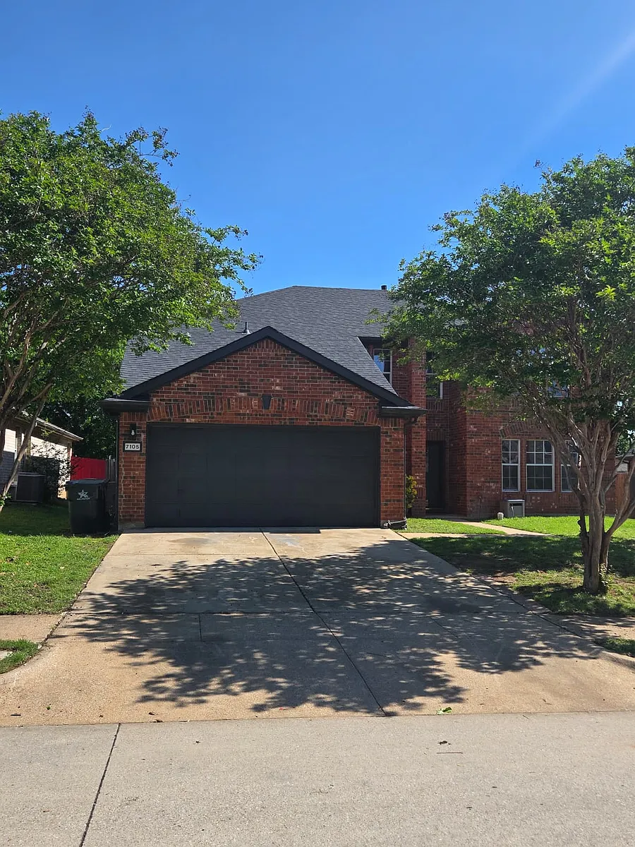 Building Photo - 7105 Lake Roberts Way