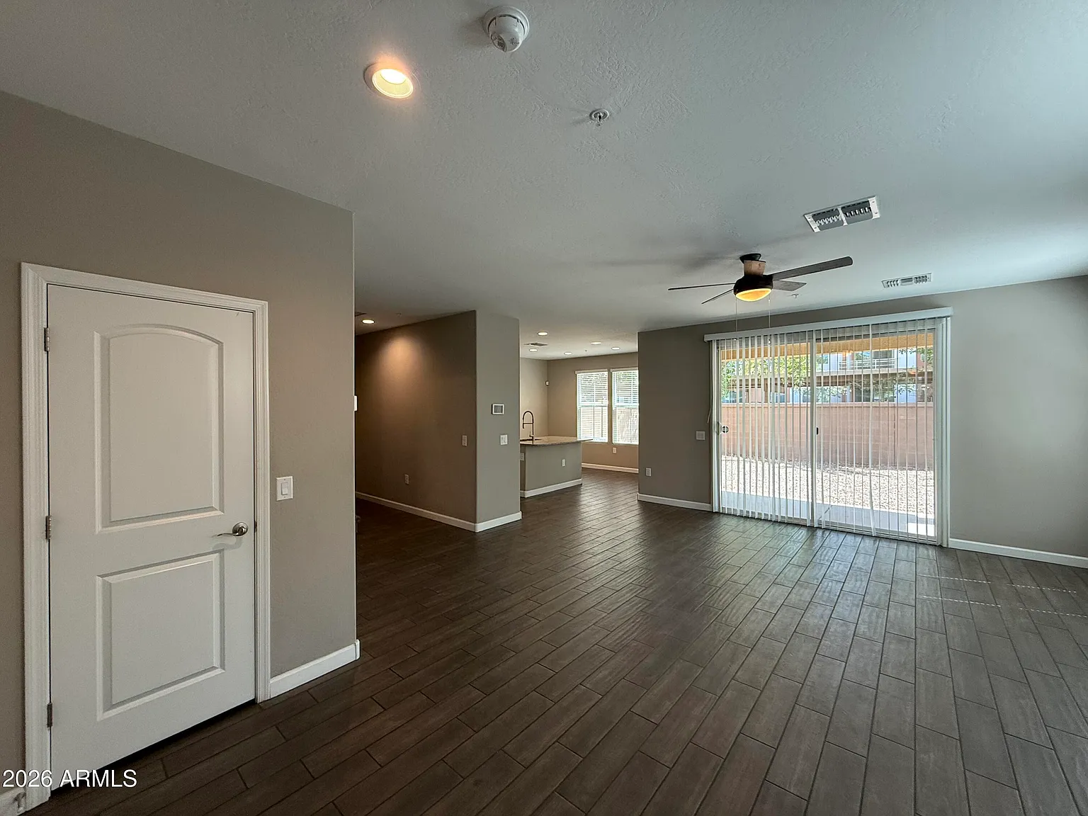 3 bed, 2.5 bath, 1968 sqft, $2,395 — Photo 4