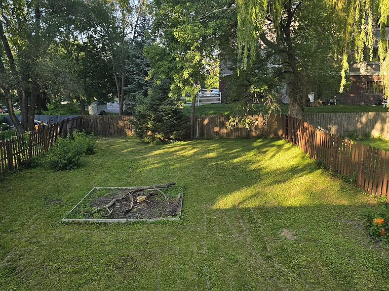 1043 Eastview Cir — Photo 9