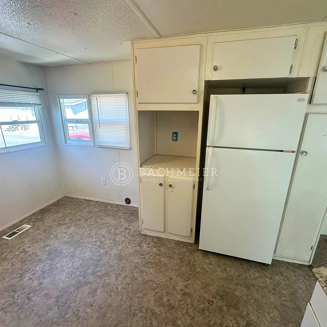 2918 NE Riverside — Photo 4