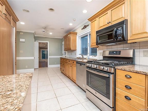3rd image of 5137 Parview Dr S