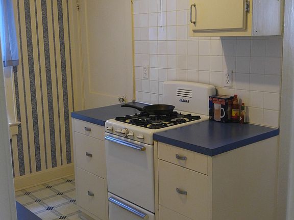 3rd image of 310 Quincy Ave