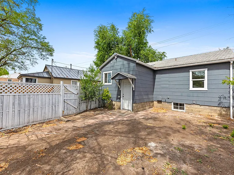 8004 E Broadway Ave — Photo 36