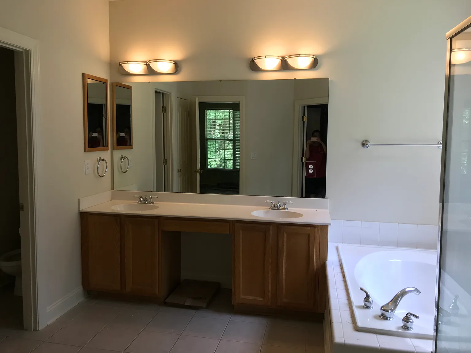 4 bed, 2.5 bath, 3239 sqft, $3,000 — Photo 4