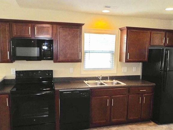 3rd image of 2329 Moir St NE #B