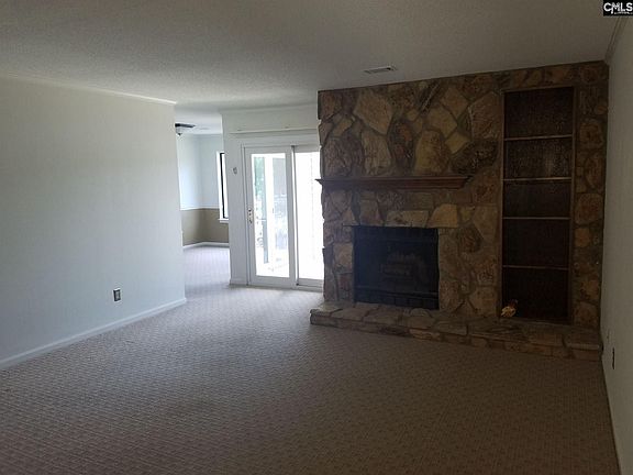 3rd image of 332 Cove Ct