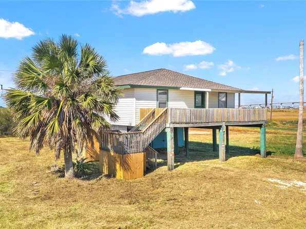 910 Monument Dr, Surfside Beach, TX 77541