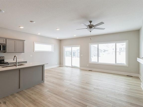 5th image of 9668 Crestview Dr