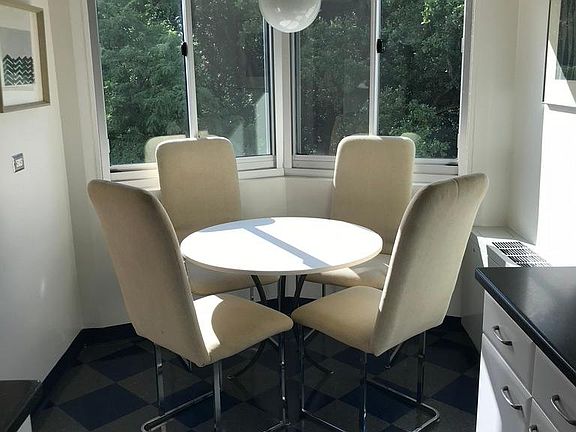 Breakfast nook