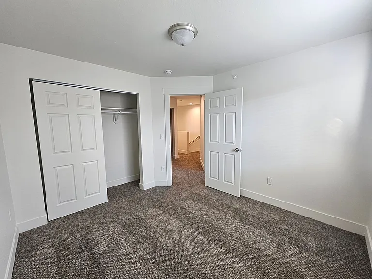 211 E 6th Ave — Photo 11