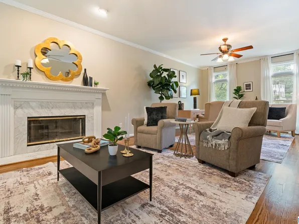 1812 Cross Cir, Hoover, AL 35244