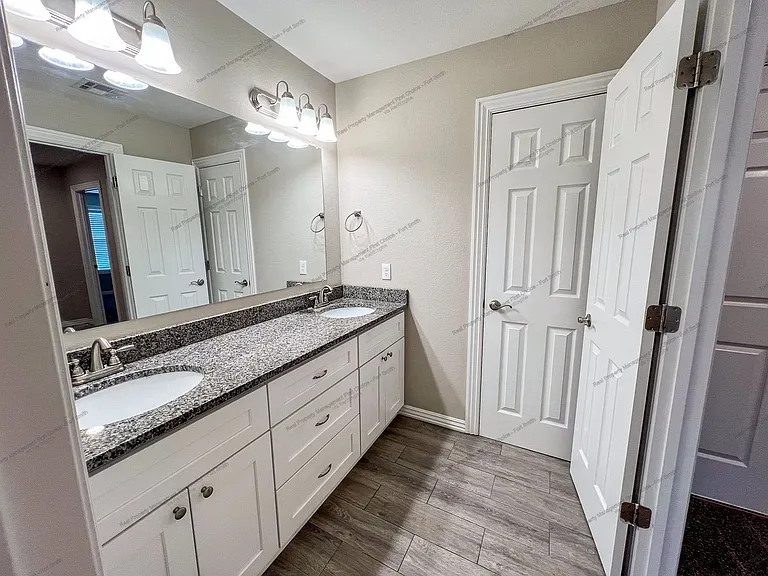 6621 Leightyn Ln — Photo 16