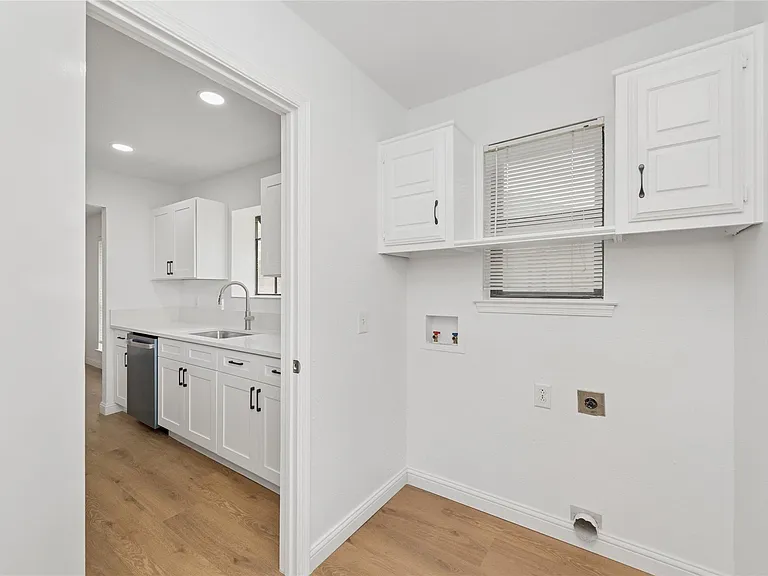 2705 Lawndale Dr — Photo 25