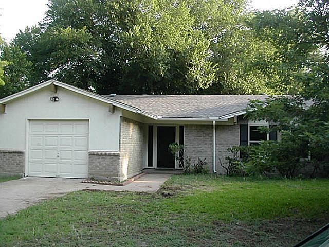 1st image of 2207 Clover Park Dr