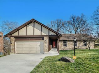 3713 NE Apple Tree Ln, Kansas City, MO 64119