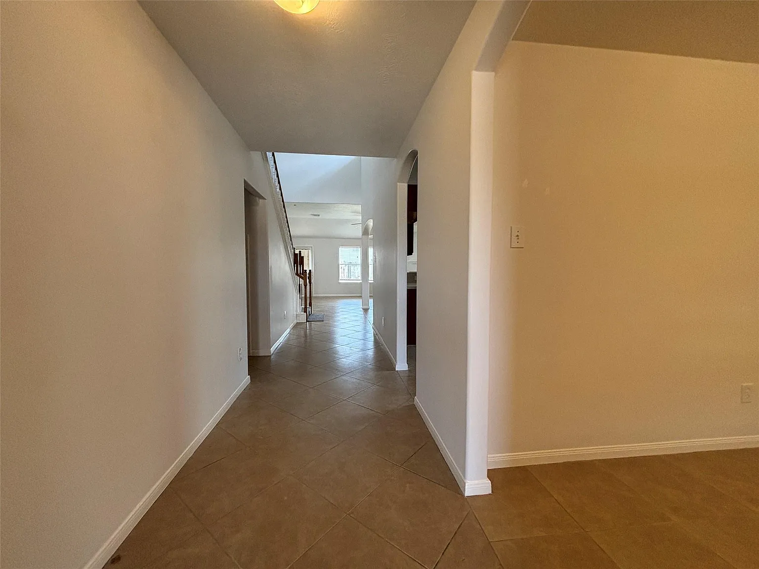 4 bed, 3.5 bath, 2744 sqft, $2,370 — Photo 4