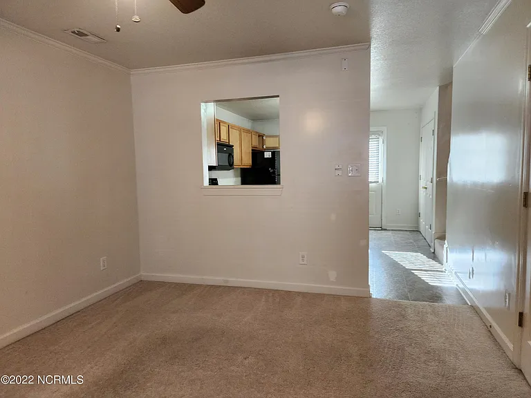 205 Bridgewood Dr — Photo 3