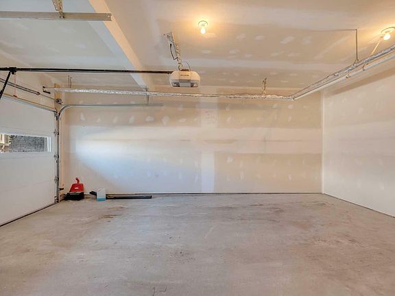 5th image of 202-70 Saddlestone Dr NE #202