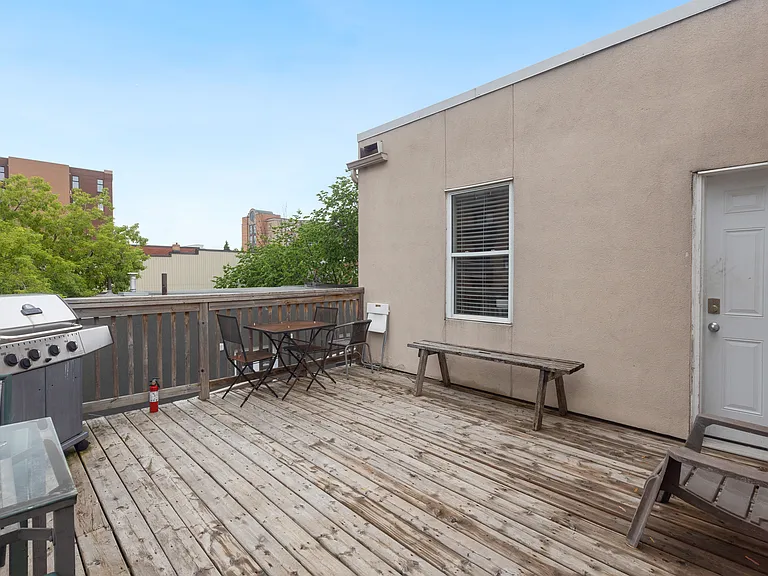 174 Clarence St — Photo 3