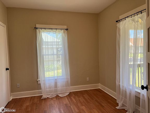 5th image of 106 N Vale St