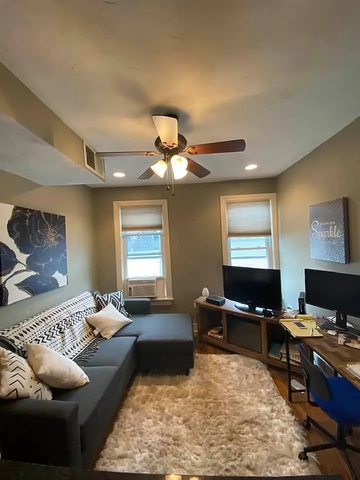 2 bed, 700 sqft, $2,800 — Photo 1