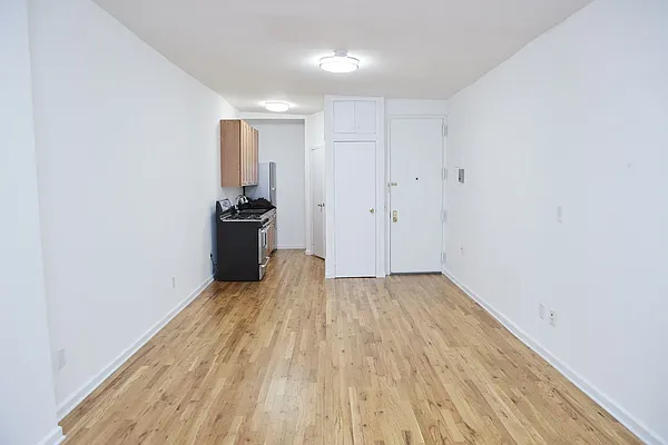 Rented by Voro, LLC | media 8