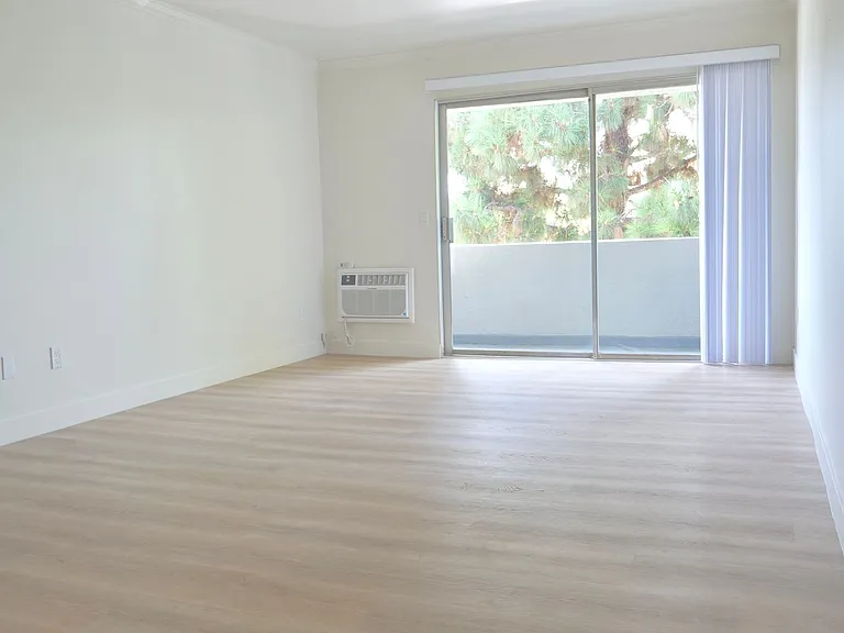 Tustin Palms Apartment Homes — Photo 21