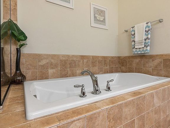 2nd image of 83 Kendall Ct