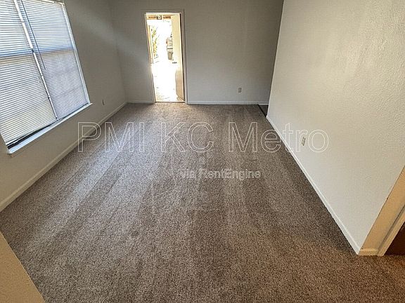 4th image of 1008 NE Lindsay Ave APT D