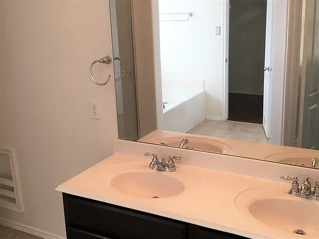 10702 Nantucket Dr — Photo 6