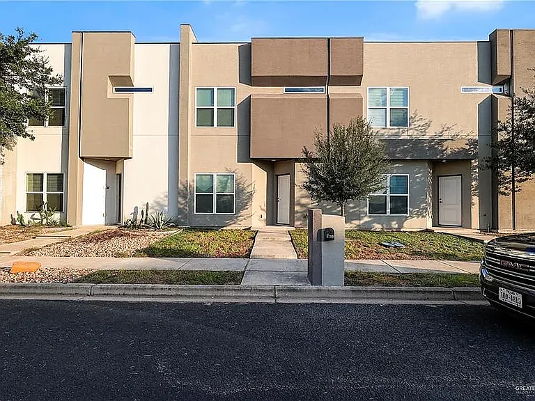 3 bed, 2.5 bath, 1983 sqft, $1,800 — Photo 3