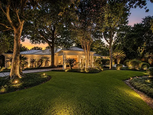 5 Hunters Branch Dr, Houston, TX 77024
