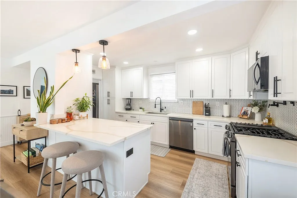 3 bed, 1370 sqft, $5,500 — Photo 4