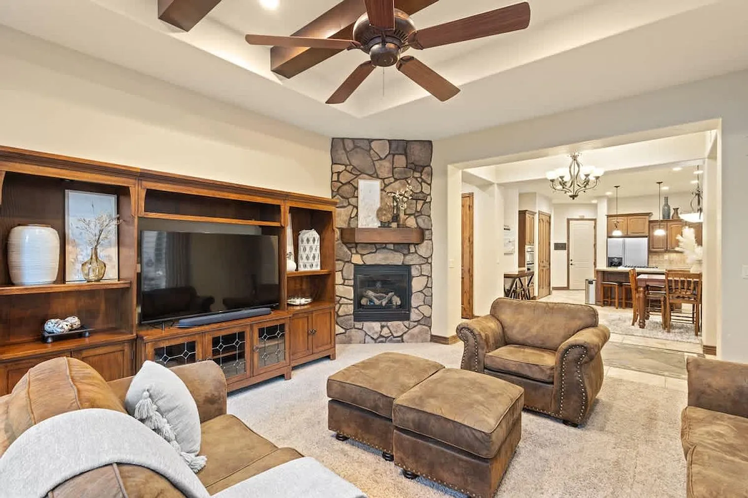 3 bed, 2.0 bath, 1937 sqft, $3,575 — Photo 2