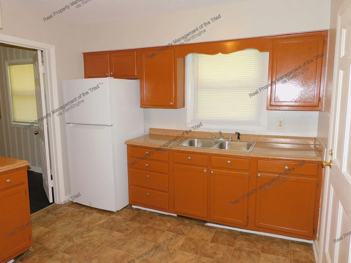 3 bed, 2.0 bath, 1144 sqft, $1,450 — Photo 3