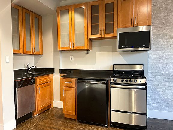 4th image of 11 Waverly Pl APT 9L