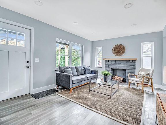 3rd image of 1033 Oak Ave