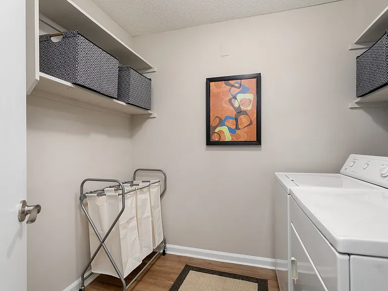 University Ridge Apartments — Photo 18