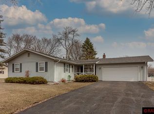 2218 Clare Dr, North Mankato, MN 56003