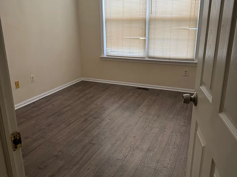 514 Tivoli Ct — Photo 10
