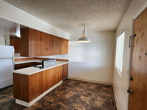 5th image of 104 Camelot Ct APT 8