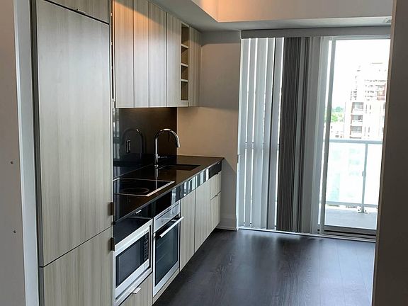 2nd image of 101 Erskine Ave #906
