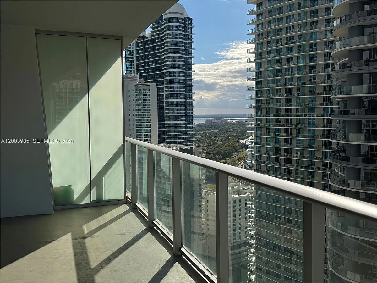 Building Photo - Brickell Ave