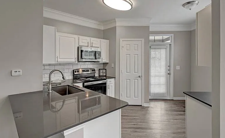 Hamptons at Woodland Pointe — Photo 4