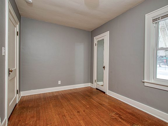 5th image of 1163 Oaklawn St NE