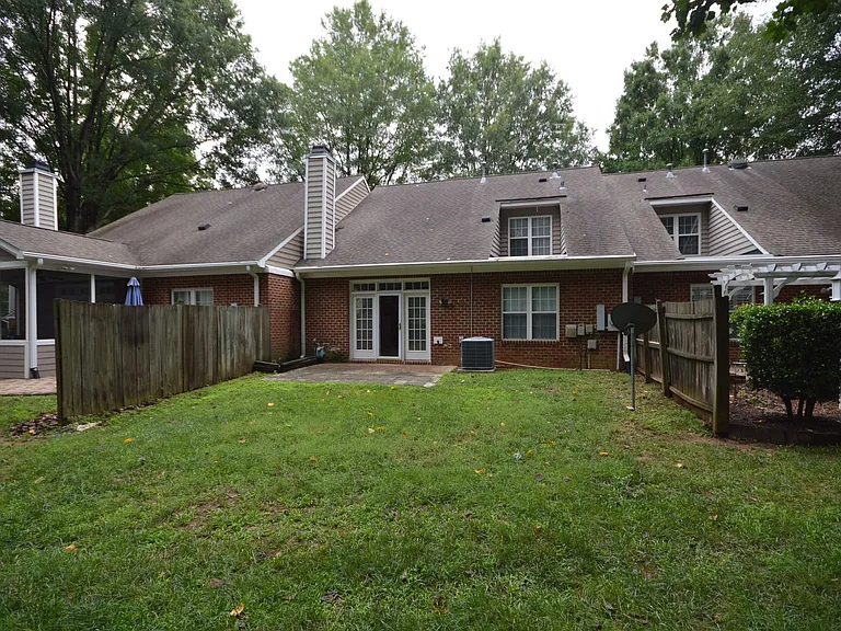 3319 Philmont Dr — Photo 28
