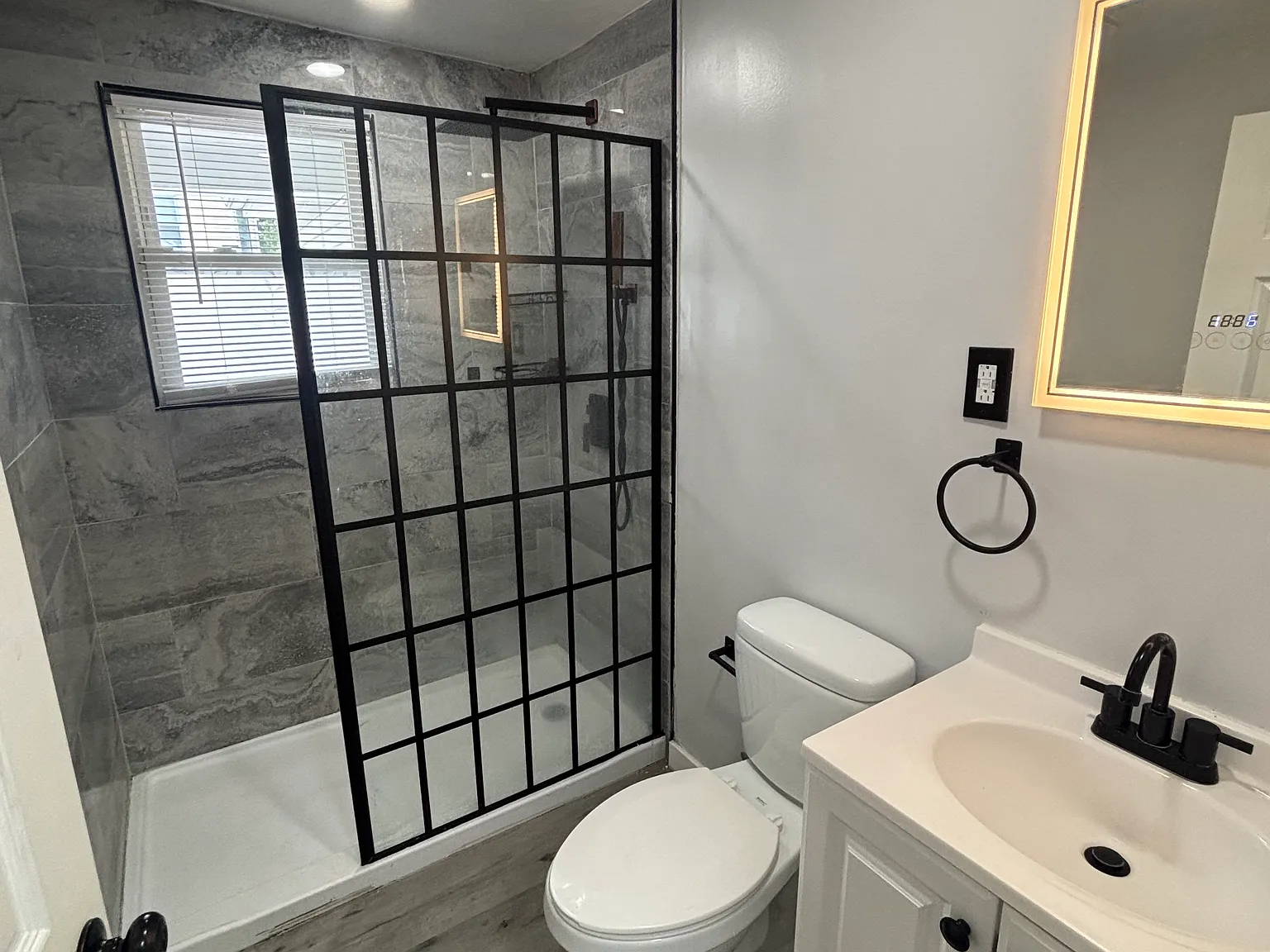 2 bed, 1000 sqft, $2,100 — Photo 1