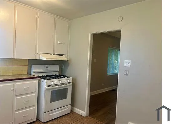 1590 S Syracuse St — Photo 3